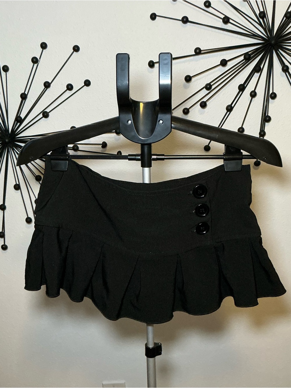 Valia Black Ruffle Mini Skirt Size Medium Y2K Stretch Pleated